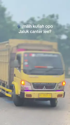 😝 #cantermaniaindonesia #trukmaniaindonesia #truklovers #storytruck #drivermuda #trukjambi #kuliah 