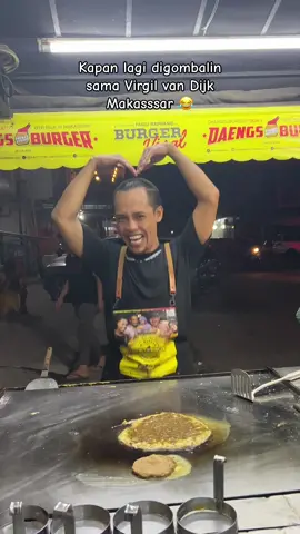 Kapan lagi digombal sama Virgil van Dijk x Ronaldinho 😂 #daengburgerviral #makassar #vandijk #ronaldinho #fyp #fypシ 