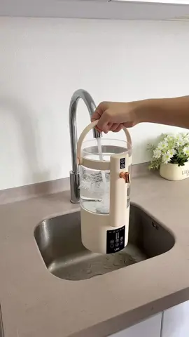 Bình thuỷ điện nhỏ mang đi đâu cũng tiện #giadungthongminh #medobepnoidiatrung #nghiennha #phichgiunhiet #binhthuy 