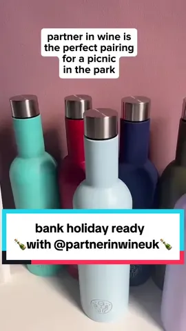 Keep a whole bottle of your fave wine the perfect temperature on-the-go this bank holiday with @partnerinwine 🍾😍 #WineTikTok #Hacks #TikTokShop #TikTokMadeMeBuyIt #BankHoliday #LongWeekend 
