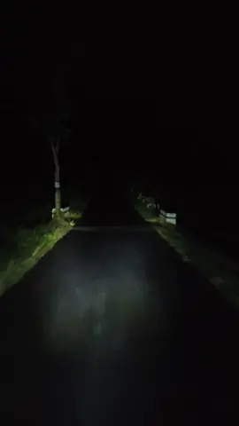 Kalo yg gak brani jangan ditonton👻 #jalan #jalansepi #mengrikan😱🤙 #angker_serem😬😬 #malamhari 