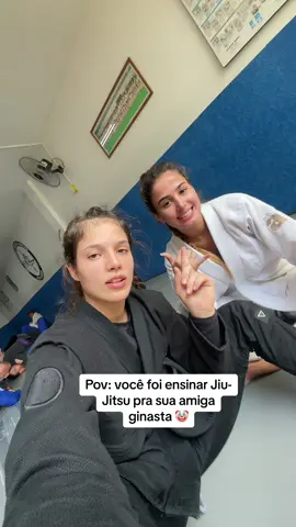 Primeira aula da minha amiga ginasta  @Paula Rezende 🤡❤️  #fy #jiujitsu #blackbelt #bjj #GymTok #fypシ゚ 