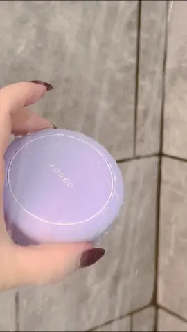 I adore my Foreo Devices ans new to my collection is the Foreo Luna 4 Body Massaging Brush - the tool you need in your body routine for smooth radiant skin. Using its unique T-Sonic technology and ergonomic design, the Foreo Body brush works to gently exfoliate dead skin cells, unblock pores and improve circulation - plus it is waterproof! Right now over on CurrentBody there is an amazing offer that is running until 28th August which gives you 40% off RRP for most Foreo products and all you need is the code RACHEL40!  #foreo #foreolunabody #foreobear #foreoufo #bodycare 