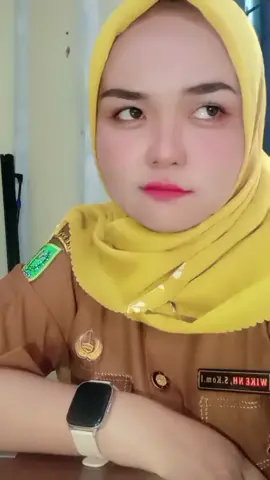Lagu minang memang gak ada lawan ygy  #pnscantik #asn #foryoupage #fyp #foryoupageofficiall #goyangshopee #goyangshopeecod #nutrisaritiaphari #tiktokviral #cpnscantik 