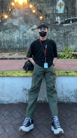 #plainshirt #cargopants #canvasbag #bagformen #cargopantsformen #cargo #blackshirt #armygreenpants #armygreen #bag #shoulderbag #bag 