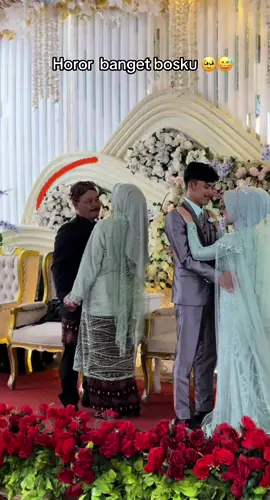 Ada-ada saja kejadian lucu dan menggemaskan di acara pernikahan 🤣🤣 momen ini sangat membahayakan untuk kaum jomblo 🤣🤣🤣 #bujangambie_organizer #weddingtiktok #viralvideo #fypシ゚viral #lucu_ngakak 