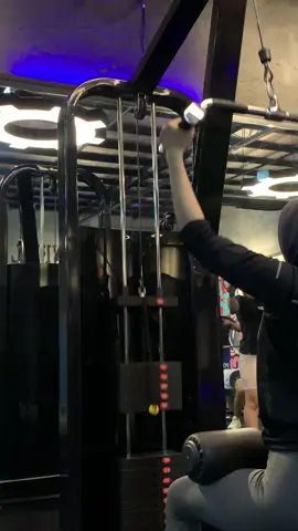 Biar bisa terbang  #gym #backworkout #gymnastics #GymLife 