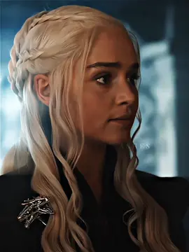 The way their heads turn in sync 😭 ||  #daenerys #daenerystargaryen #daenerystargaryenedit #cerseilannister #cerseilannisteredit #emiliaclarkeedit #lenaheadey #gameofthrones #gameofthronesedit #edit #fyp 