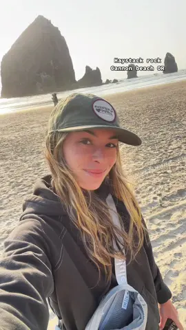 Haystack rock is perfect for sunsets #haystackrock #haystackrockoregon #haystackrockcannonbeach #cannonbeachoregon #cannonbeach 