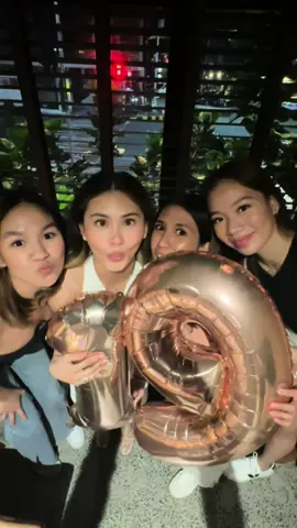 19th birthday full of love,laughter and bows ! 🎀🪩🍸✨