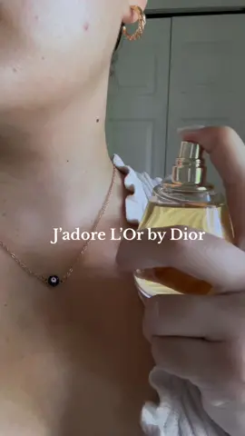 I couldn’t believe it when i got the notification that I would be sent the new J’adore L’Or perfume by Dior from Influenster! I was so excited to try it and it did NOT disappoint! The blend of fruity/citrus and floral notes makes the scent sweeter perfect for young women while still smelling expensive like the other J’adore perfumes! I highly recommend trying it🍊 #influenster #freereview #jadoredior #jadorelor #diorperfume #dior @influenster @Dior 