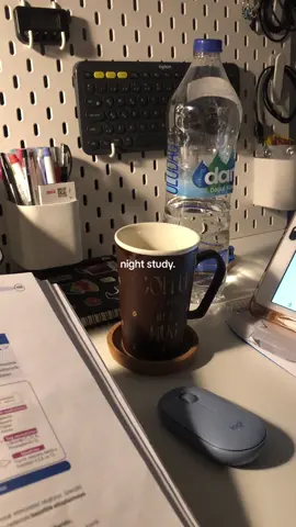 studying in the night is the best 🌌🌖 #studywithme #studywithmuv #studyvlog #studytok #studytokaesthetic #medstudent #productivity #study 