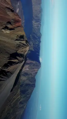 Bersyukur bnget bisa ngetake video drone langsung dari puncak rinjani. Impian sejak dulu kala , semoga bisa terwujud impian saya koleksi video puncak seven summit indonesia lainnya 🇲🇨 , amin amin 🤲🏻  #rinjani #fypシ゚viral  #fyppppppppppppppppppppppp #gunungrinjani #pendakiindonesia #gunungrinjani3762mdpl 