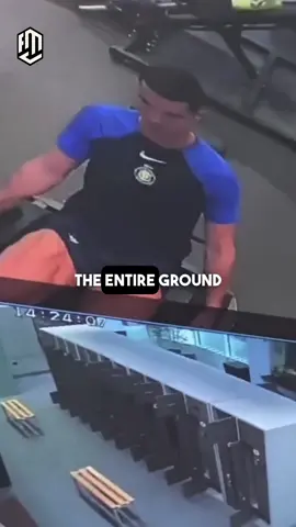 Cristiano ronaldo is training alone at the gym ⚽️🤯 #cristianoronaldo #ronaldo #cr7 #footballtraining #soccertraining #footballmotivation #fypシ 