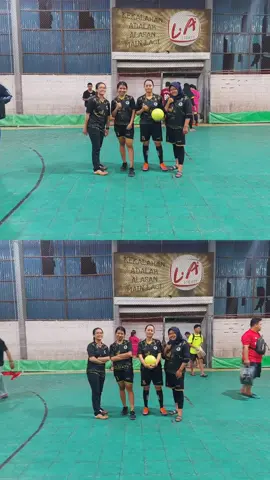 Ada Pertmuan ada Perpisahaan hilang 1 kwan main Volly,Futsal🥲 selamat bertugas di tempat yg Baru ya @sari_bunga1  orang Balai Sebut #capcut #fyp #fypシ #fypシ゚viral #futsal #volleyball #sintang #balaisebut #salamperbatasan 