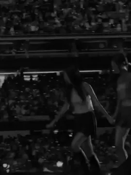 “không yêu nữa là được, em đừng khóc.”