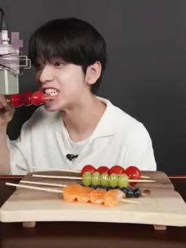soobin is effortlessly funny #tomorrow_x_together #txt #txtmoa #moa #soobin #asmr #mukbang #todo #kpop 