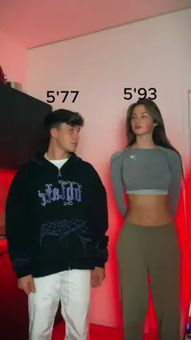 Girlfriend is a little taller than you ,try this insole #tiktok #heightdifference #heightinsoles #insole #increaseheight #nikejordan1 #tallgirl #sneakers 