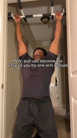 Humbles you in a instant 😂 #foryou #viral #calisthenics #pullups #onearmpullup #funny #relatable #GymTok #workout #Fitness #fypシ 