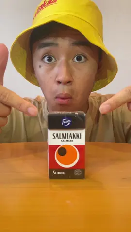 🇫🇮発祥の世界一まずい飴を食べてみた！#asmr #サルミアッキ#フィンランド #留学生 #留学