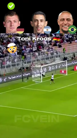 Kroos 🇩🇪 VS Di Maria 🇦🇷 VS Roberto Carlos 🇧🇷 Corner kick Goal ⚽️ #shorts #footballshorts #football #Soccer #cornerkick #dimaria #tonikroos #kroos #robertocarlos