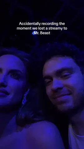 He did give 100k away to charity soooo yeah he deserves it #streamys 