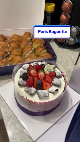 The cake was reeeeeal good and online ordering made it soooo easy! #torontotiktok #toronto #cakes #caketok #foodtiktok #torontofood #torontofoodspots #foryoupage #foodreview #fyp #koreanfood @Paris Baguette Canada 