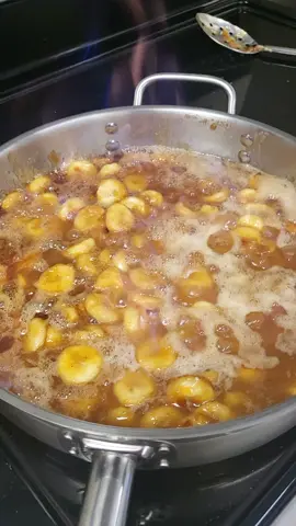 There's nothing more satisfying than lighting the bananas on fire 🔥 😍 🙌🏻 😋  #bananas #bananasfoster #rum #bananaliquer #burnbabyburn #RIbakery #NerdyBakerRI