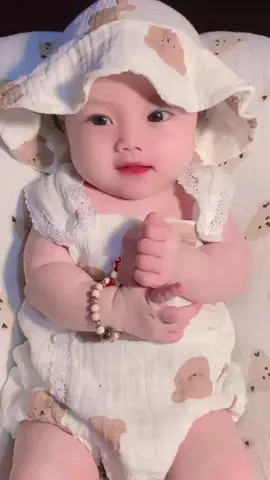 Yêu em không nghỉ ngơi gã si tình chỉ cần thế thôi 🥰🥰🥰 #cutebaby #embédễthương #baby #embe #babytiktok #xuhuongtiktok 