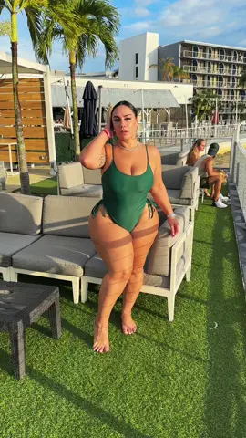 🌴🫶 #curvytiktok #curvyfashion #curvymodel #florida #fyp 