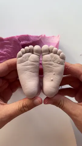 Revealing 12 day old Ririana’s foot casts 💕 The pink mould material is called alginate. It is one time use only. It is biodegradable and made form seaweed. It ends up as compost. The casts have imperfections and do not come our perfect from the mould. This is the very beginning of a series of processes they will go through before being finished. I am a Lifecasting Artist. I make sentimental keepsakes for families. Some are framed, some a left freestanding. Each piece is unique and meaningful for those they belong to. I have the best job in world! If you’d like to learn how to lifecast, click the link in my profile! #lifecasting #3dbabycasting #handcasting 