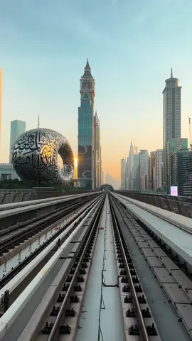 Dubai Metro 🥰 #dubai #indubai #uae #emirates #dubaimetro 
