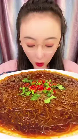 how fast she eats 😯 #koreanmukbang #asmr #yummyfood_ #mukbang #fyp #fasteating 