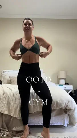OOTD details with the new @Gymshark collection 🖤