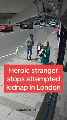 A heroic woman stopped the attempted kidnapping of an 11-year-old girl in South London #dailymirror #news #breakingnews #london #crime #police 