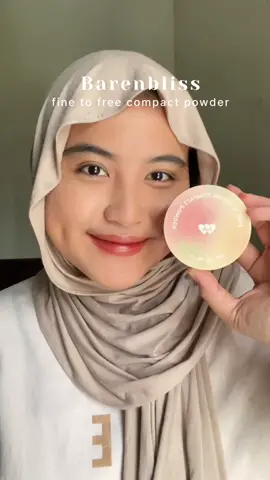 Kaum oily skin pasti suka bgt sama oil control nya, yang dry skin juga pasti suka soalnya matte nya bukan yang dead matte gitu, bikin smooth pori-pori juga, luv!! #bnbcompactpowder #barenbliss #barenblisscompactpowder #racuncompactpowder #rekomendasicompactpowder #bedakviral 