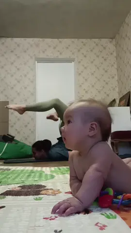 #acro #acrobatics #hometraining #backbend #mom #momanddaughter #MomsofTikTok #momslife #baby #babygirl #gymnastics #stretching #акро #акробатика #гиманастика #стретчінг #стрейчинг #мамаідоця 