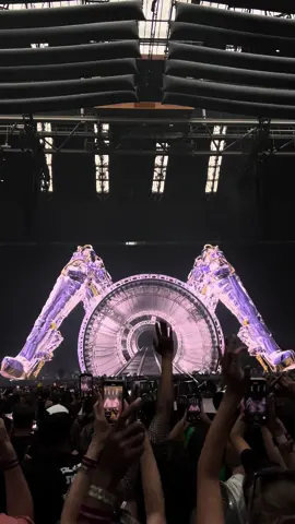 let’s go little kitty kat 🐱 #renaissanceworldtour #beyonce #amsterdam #loopthesample 