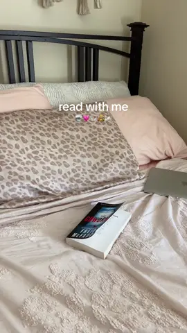 read with me vlog💗🪩🎧 obsessed with my new taylor swift tshirt 🤩 also, happy release week to the coworker by freida mcfadden! loving it so far 🤍 #BookTok #bookrecommendations #booktokrecommendations #5starbooks #readwithme #taylorswift #taylorswiftmerch #theerastour #thecoworker #freidamcfadden #bookswithplottwists #grwmtoread #tswifterastour #taylorswifttshirt #bookgirlies #gilmoregirls 