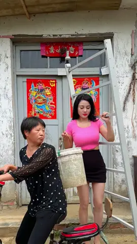 #chinesecomedy33 #funnyvideos #funny #humor #prank #foryou #fyp 