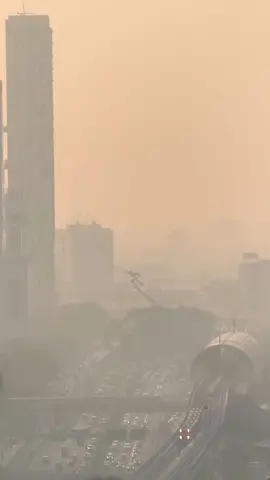 Berangkat Demi Nafkah Pulang Kerumah Demi Keluarga 😷 Salah Satu yang bikin mental para Pejuang Nafkah Keluarga di Jakarta sekuat baja #jumatberkah  #dkijakarta #jakarta #jktinfo #infojakarta #jakartainfo #pollution #polusiudara #jumatmubarak 