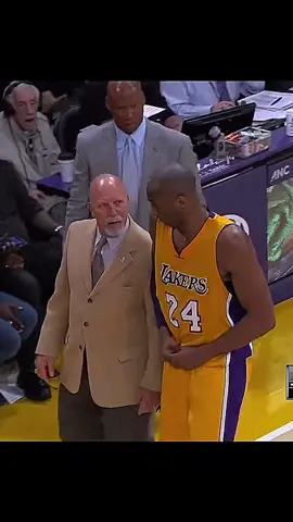 When Kobe dislocated his finger 😳 | Cheap NBA Jerseys In My Bio! #NBA #basketball #fyp #kobe #kobebryant #losangeleslakers #injury 