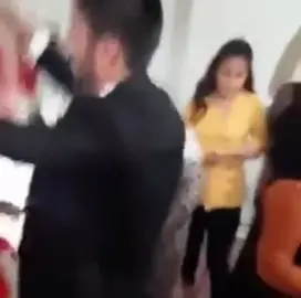 #weddingday #fail #joeislam #😳#joeislam2 #birmingham #fypシ゚viral #shadicom #shadiseason #bangladesh #pakistan #indiauk #tiktokuk🇬🇧 #weddingtiktok #funnyweddingmoments #weddingfail 