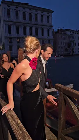 #sydneysweeney #jonathandavino #venicefilmfestival #mostra #armanibeauty 