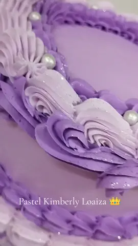 PASTEL MONOCROMATICO, DE KINBERLY LOAIZA 👑. . . . #reposteria #Pastel #pastelespersonalizados #pasteleria #pasteleria #pastelescreativos❤️🎂 #kimberlyloaiza #kimberlyloaiza🎀 #kitty #monocromatico #morado #💜 