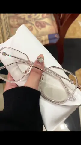Ultra-light Korean version photochromic anti-blue light glasses polygonal large frame glasses#glasses #match #suyan #artifact #fashion #trending #popularity #explosivestylelight #onsale #popular 