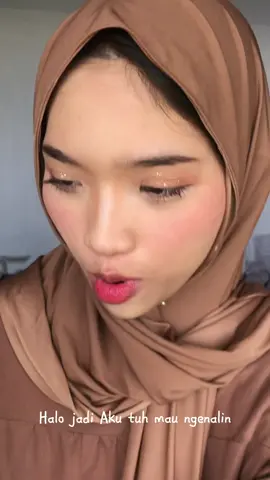 riview jujurrr haha lagian kapan lagi punya eyeshadow cakep cuma seharga seblak cocok bgt buat pemula yg pengen bikin natural look #fyp #foryoupage #eyeshadow #DikaluTasyaFarasya #rekomendasieyeshadow #eyeshadowdikalu #murah 
