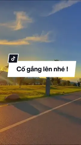 Trên đầu không có ô, nên phải chạy nhanh hơn người khác. Trước mặt không ai dắt, nên nhất định phải nhìn đường thật kĩ. Đằng sau không ai chống lưng, nên phải đặt niềm tin vào chính bản thân mình !. #khoisuyngam #xuhuong #khoitamsu 