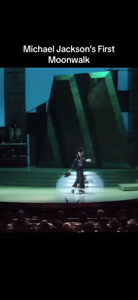 Billie Jean Live Motown 25 1983 / First Ever Moonwalk ❤️ #michaeljackson #music #mjinnocentforever01 #mjinnocent #king #billiejean #bj #motown25 #1983 #moonwalk #fypシ #viral #fyp #michael #foryoupage 