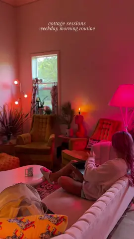 pigtails are back.. or did they ever really leave??   starting off my days with peace before the chaos is something ill always put TOP priority in!!! only the real put their lunch in any bags that they can find around the house 😉 